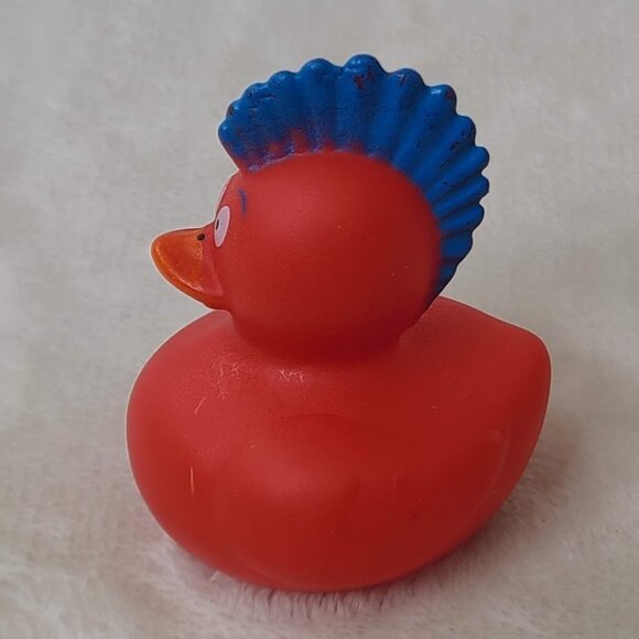 Red Rubber Duck Blue Mohawk Cruise Jeep Dicking Duckie Bath Toy - Picture 6 of 8